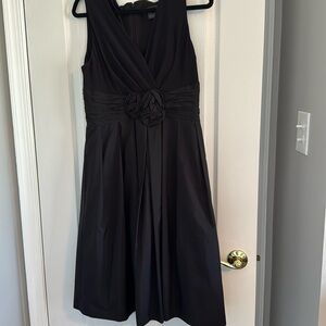 Jessica Howard Women’s V-Neck Sleeveless Fit and Flare Dress w/Pleats, Size 12